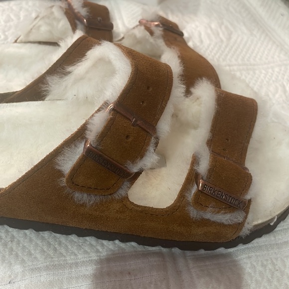 Birkenstock NWOT Arizona Suede/Shearling slides. Women’s size 36. New- no tag. - Picture 8 of 8